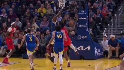 [Highlight] OG Anunoby falls extremely hard on his left arm and shoulder