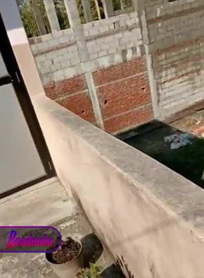 🇳🇵Atleast 32 dead in plane crash in Nepal. 72 people were on board. There is an ongoing search for survivors.