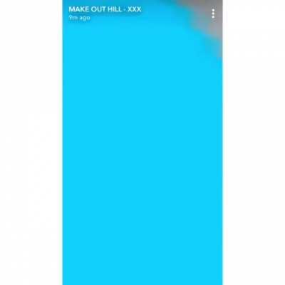 Thought I’d bless this Subreddit with X Singing & Playing Love Yourself on Guitar for those who haven’t seen it 😌 There’s something about this version which I love.