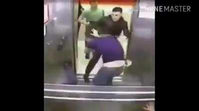 Clearly that's not his first elevator rodeo.