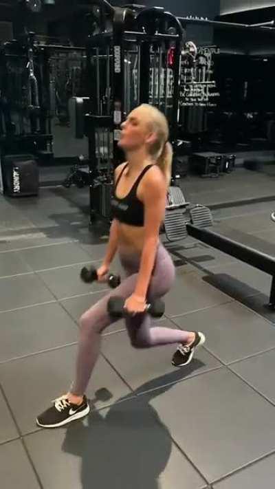 here’s a quick workout vid at @dogpound w/ @joshlopezd 😇 i make the best facial expressions don’t i? 🥵😂