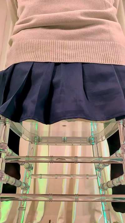 Himiko Toga cosplay sitting from behind (doujinempress)