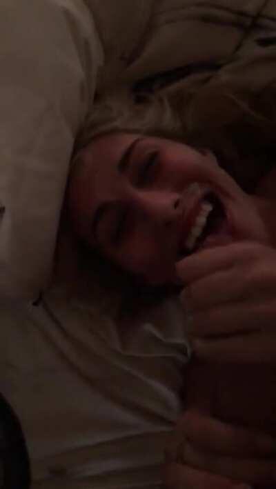 Hot babe does the job