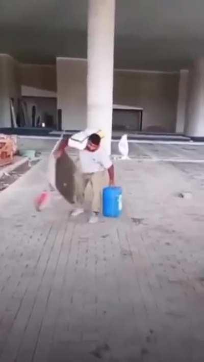 Peepeesharters build a building 😁