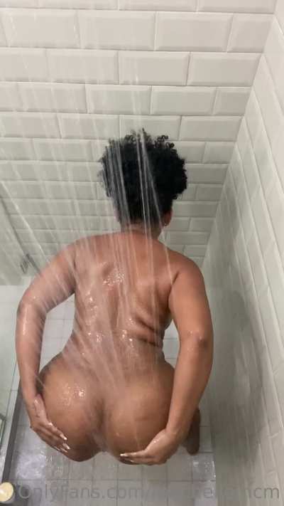 Cute Face & a Big Ass