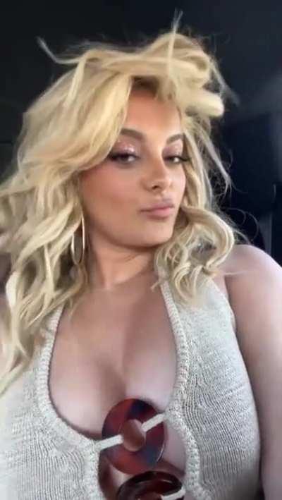 Her titties and tongue 