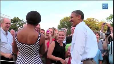 Barack Obama gently calms a crying baby in seconds