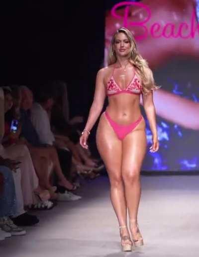 Marissa (@thiccfitwithriss)