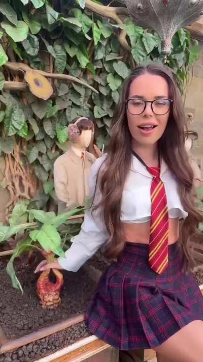 Meet my in the common room at midnight so I can play with your wand🪄