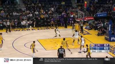 [Highlight] Anthony Davis hits the hook shot over Looney - AD now has 28 points