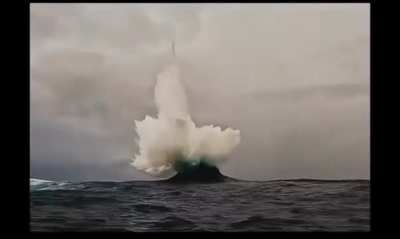 Collision of 4 waves captured in Australia. One of the mysterious sea events which wasn't discovered by the scientists until recently