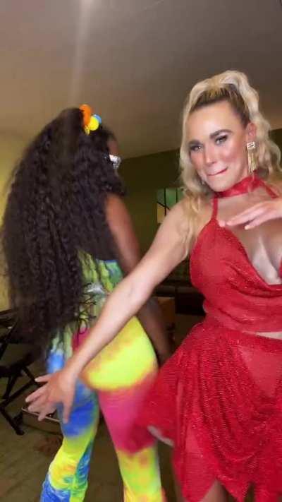 Shameless Lana & Naomi