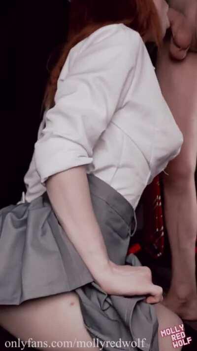 Sexy Ginny cosplayer gives sloppy blowjob