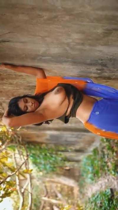 Since y'all loved the previous post of her. Here's more. Enjoy 💦