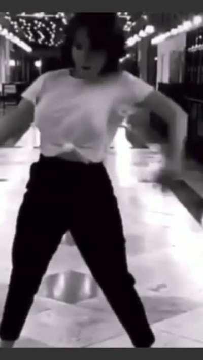 Milana Vayntrub @mintmilana (AT&T Commercial Girl, her tits tho)