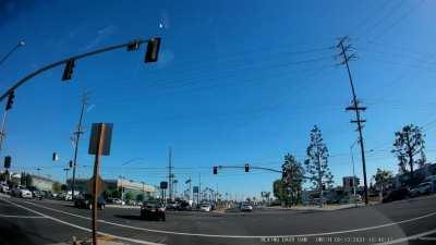 Idiot runs red-light and barely misses getting hit