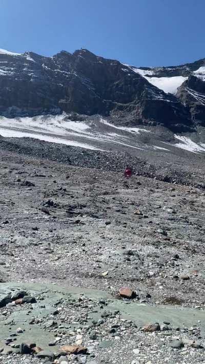 AirZermatt dropping off a worker at 3000m in front of the Matterhorn in style
