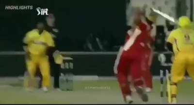 Why is GG batting right handed here ? Is he stupid