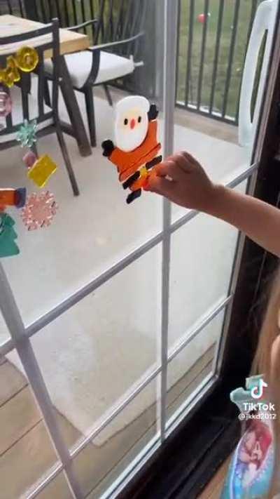 To set up Xmas decorations