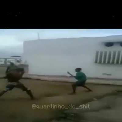 Estou aqui para desafiar esse tal de Gellik, ele tá se achando um moderador foda, mas quero ver ele conseguir me banir. Pode tentar, você é fraquinho 😏