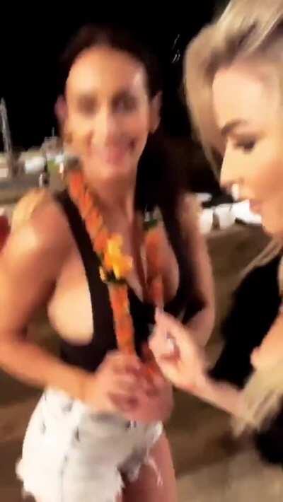 Nattie showing off Carmella’s “flowers”