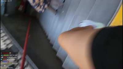 Le roban el celular a streamer coreana en Buenos Aires ( 