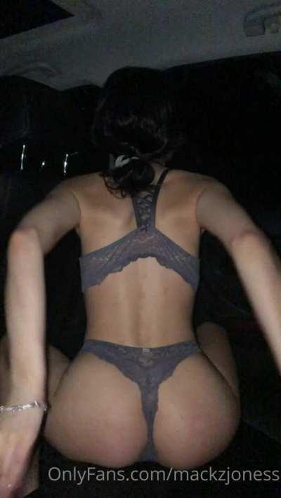 She is too horny to handle😋😋more of her given below