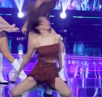 Stunning Nayeon (ft. Jihyo & Tzuyu)