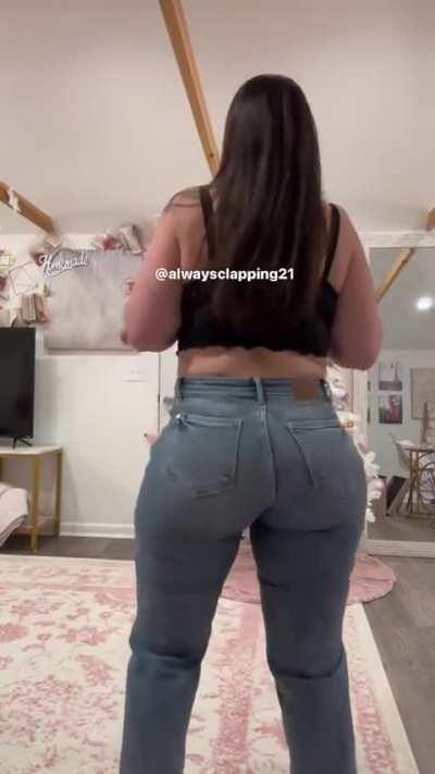 Does it clap in jeans??