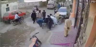 Mashallah, brother's paki senses tingled and saved the day ☝🏿☝🏿☝🏿