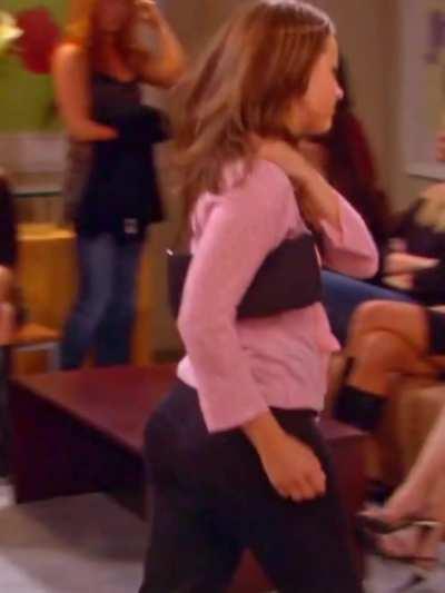 Allison Munn (What I Like About You)