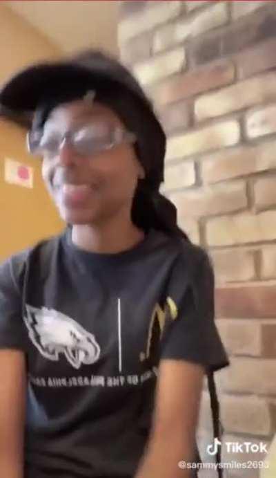 Could you imagine if she didn’t have her coworker to back her up?! 😯