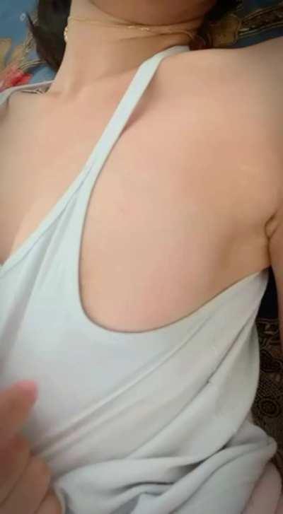 When she really, really.. really knows how to get your attention 🌹