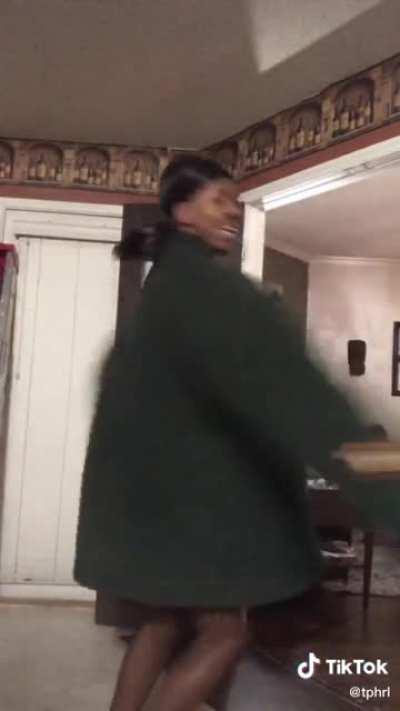 “I don’t need pants!”