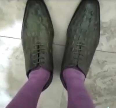 Mans got pilgrim shoes