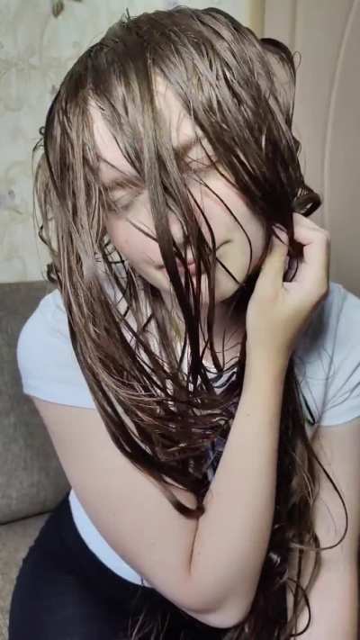 Just me, my soaked hair, and brushes 🥰🌊