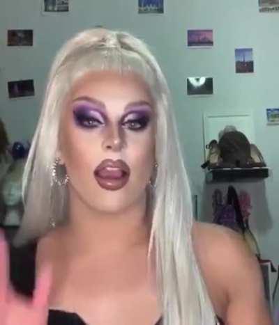 K/DA ALL OUT Eve struggling to solo blue as her botlane rushes to grant the enemy Douchean + Popper duo a double kill on minute 2