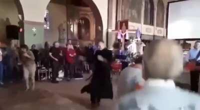 Не стой, церковная служба идёт, паства молится!