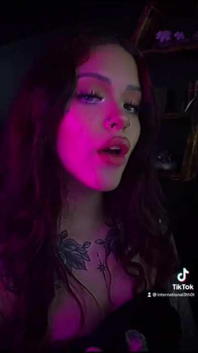 I know all the ways to keep that cock happy 🧁🐱