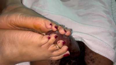 Look at how her long toe grip fits my BBC perfectly😈she made me ERUPT 🌋