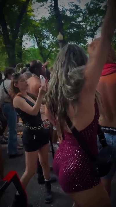 Teasing party girl. Bet she had a lot of fun that night. 😏