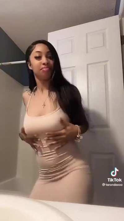 Love Slim thick chicks 🐥