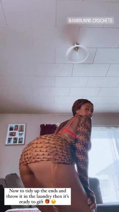 Make her booty pop (@aniibunnii)