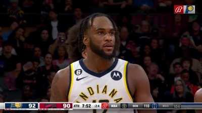 [Highlight] Oshae Brissett hammers it on Jakob Poeltl and then gets served a tech