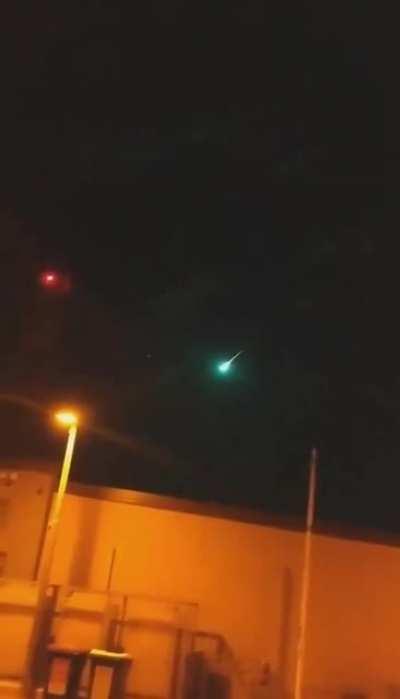 What was likely space debris or a meteor blazed across the sky over Barrow Island, Western Australia in June 2020 (Credit: Alan Fletcher)