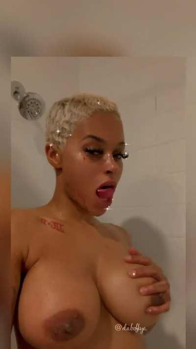 Kya's Tongue Work 👅