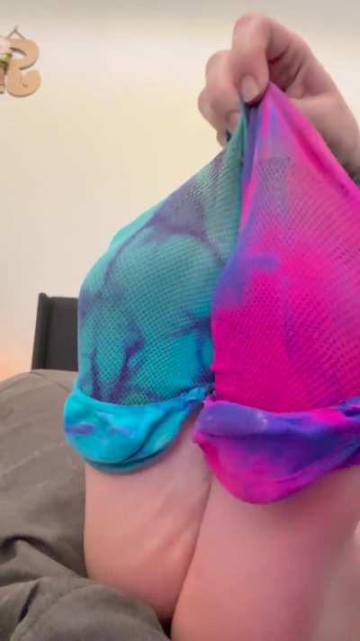 Looking for someone who wants to spoil my feet<3