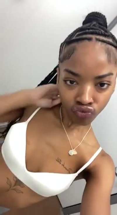 sexy ebony shows off in dressing room 🥰