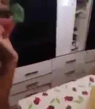 Vizinho fofoqueiro 😡