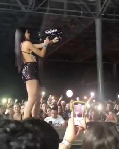 Vas, disparas y te regresas. Es todo.